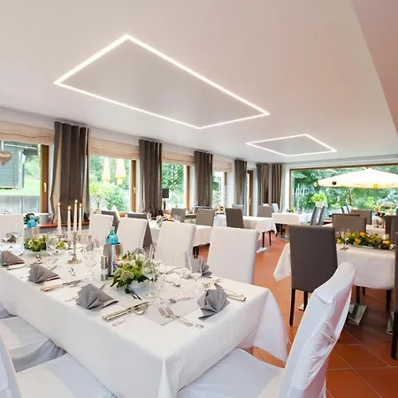 Landgasthof Toennes فندق 3*