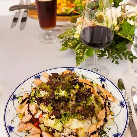 Landgasthof Toennes فندق