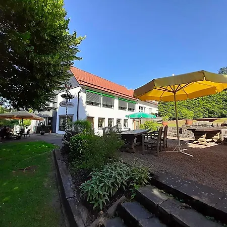 Отель Landgasthof Toennes 3*