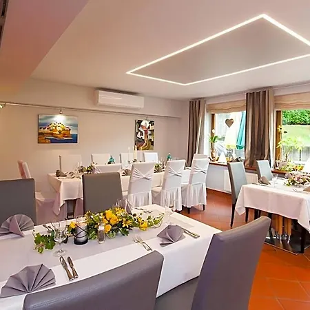 Hotel Landgasthof Toennes 3*