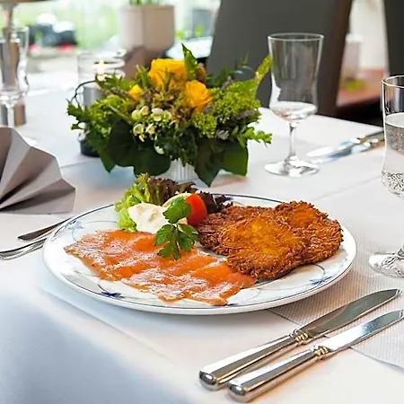 Landgasthof Toennes Hotel