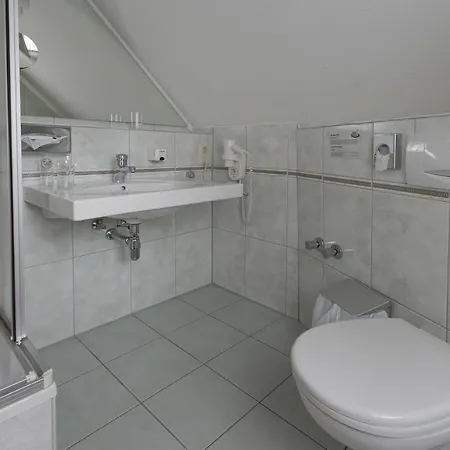 Landgasthof Toennes فندق 3*